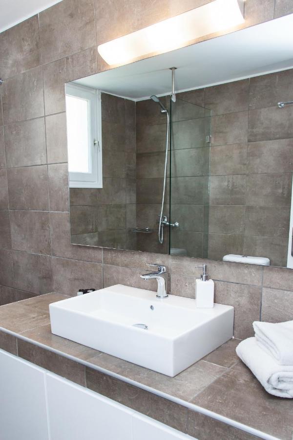 Sunny And Minimal Apt In Glyfada With 3 Bdrm 아테네 외부 사진