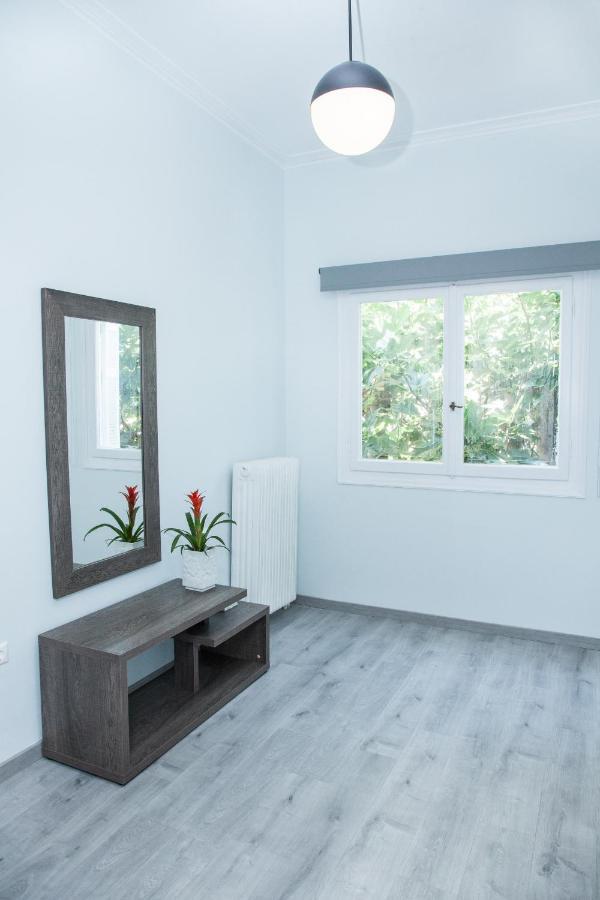 Sunny And Minimal Apt In Glyfada With 3 Bdrm 아테네 외부 사진