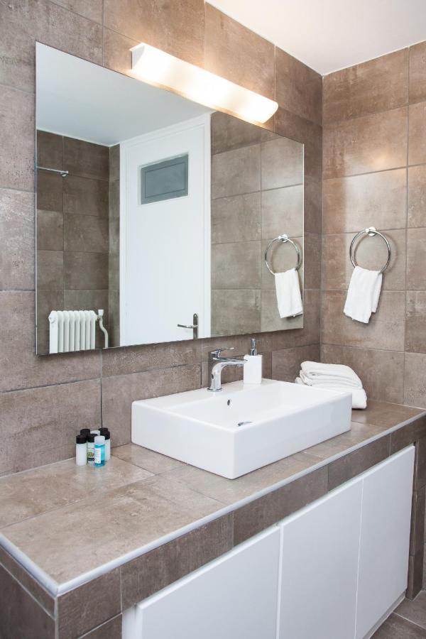 Sunny And Minimal Apt In Glyfada With 3 Bdrm 아테네 외부 사진