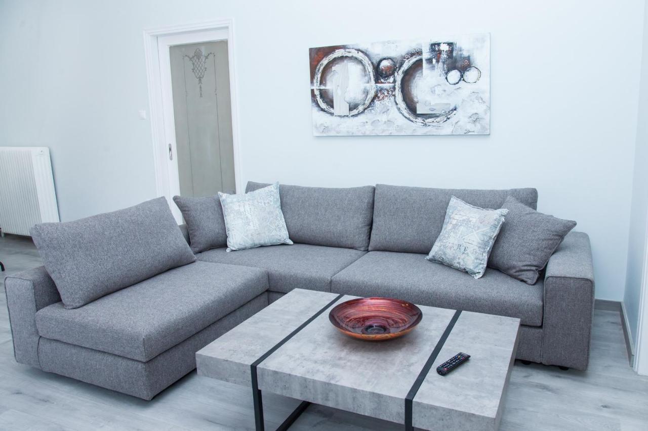 Sunny And Minimal Apt In Glyfada With 3 Bdrm 아테네 외부 사진