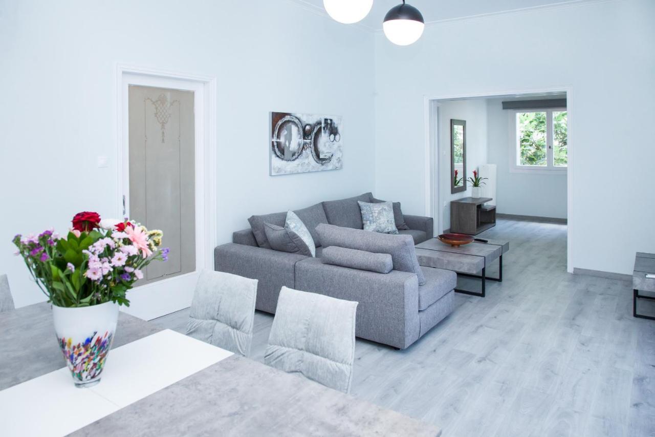Sunny And Minimal Apt In Glyfada With 3 Bdrm 아테네 외부 사진